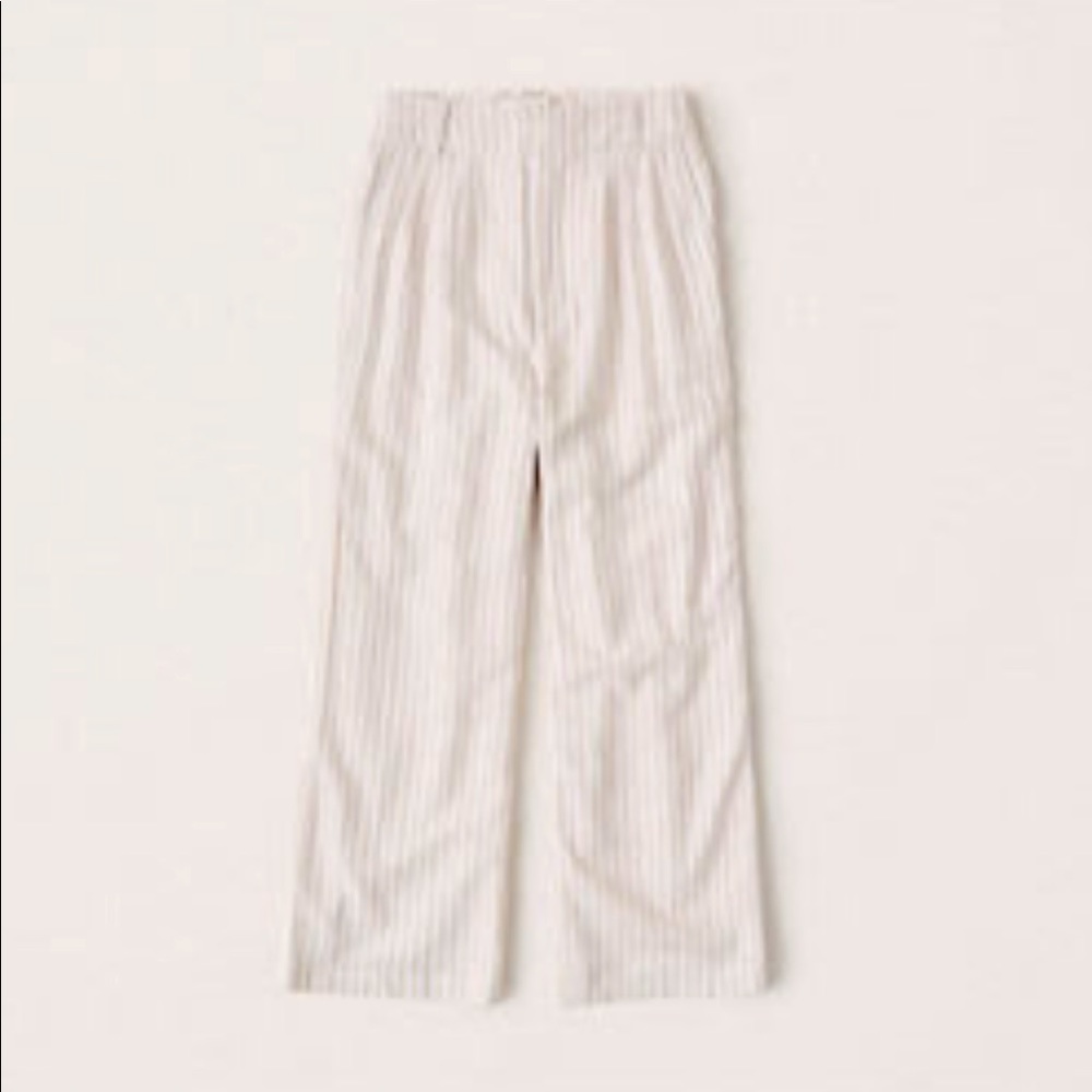 A&F Great condition
Linen-Blend Pleated Wide Leg Pants
CREAM ST (M)